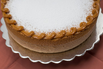 Vanilla cake withe powdered sugar and milk cream