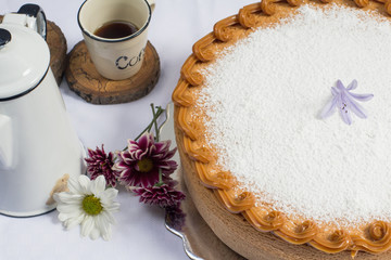 Vanilla cake withe powdered sugar and milk cream