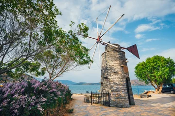 Photo sur Plexiglas Moulins Old-style windmills on Lasithi Plateau. Crete, Greece