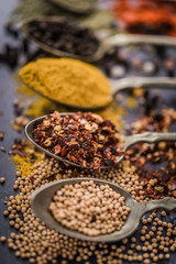 Intensive condiments on old spoons