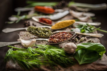 Intensive condiments on old spoons