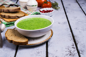 Green cream soup