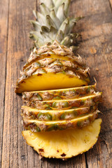 fresh pineapple slices