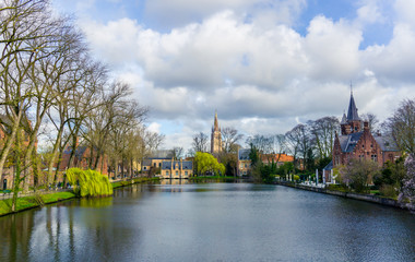 Fototapeta na wymiar Sunny day during winter at the Minnewater lake in Bruges