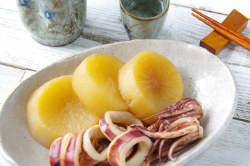 大根とイカの煮物　家庭料理