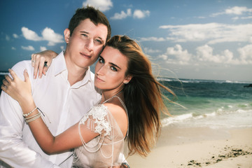 Obraz premium Portrait of happy couple at beach. Traveling at Thailand