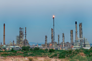 Fototapeta na wymiar Oil refinery in the evening.