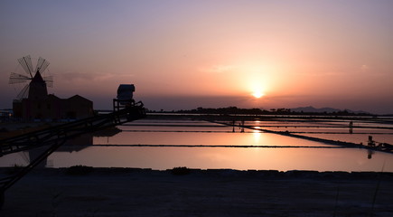 coucher de soleil sur les salines de MARSALA