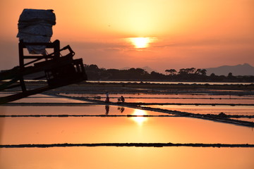 coucher de soleil sur les salines de MARSALA