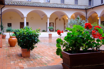 Fototapeta na wymiar Old italian style patio with flowers