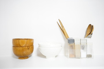 キッチンのお皿と調味料