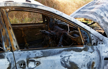 Voiture br&ucirc;l&eacute;e