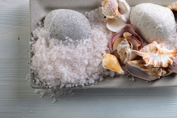 Obraz na płótnie Canvas Sea salt with stones and shells.