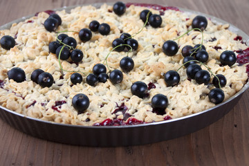 Sand cake with black currant