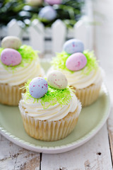 Easter vanilla cupcakes with cream cheese frosting