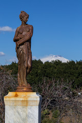 Obraz premium View of snow covered Mount Etna from Giardino Bellini in Catania, Sicily