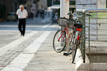 Fototapeta na wymiar Summer. Italy. Bicycle on the square with paving stones