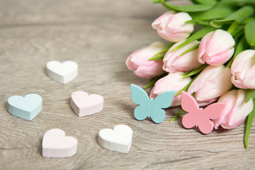 Tulpen, Herzen und Schmetterlinge