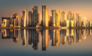 Die Skyline von West Bay und der Innenstadt von Doha, Katar
