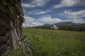 Tatry, szałas, rower. Polska.