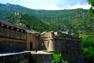 Fototapeta na wymiar Fort Liberia overlooking the pretty walled town of Villfranche de Conflent in the south of France. This medieval city dates back to the 11th century