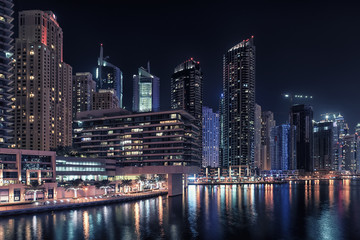 Obraz na płótnie Canvas Dubai marina by night