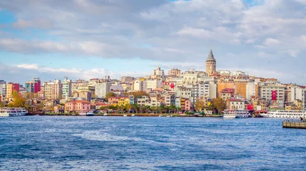 Rolgordijnen Panoramic view of Galata tower in Istanbul, Turkey © Olena Zn