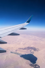 Fototapeta na wymiar Die Welt aus einem Flugzeug