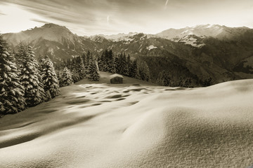 Winterlandschaft in den Alpen in sepia