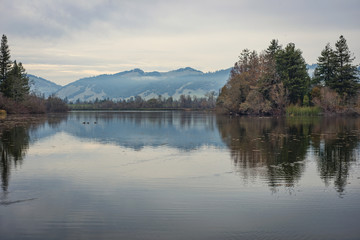 Fototapeta na wymiar Lake scenic in Winter