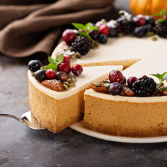 Pumpkin cheesecake with sour cream topping - obrazy, fototapety, plakaty