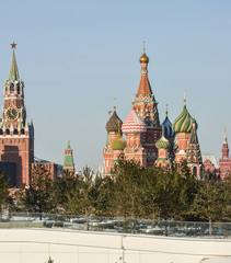 Fototapeta na wymiar St. Basil's Cathedral and Spasskaya tower of the Moscow Kremlin.