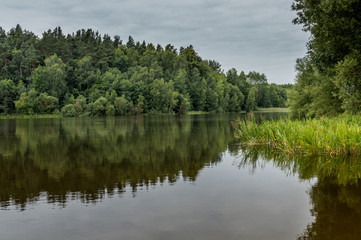 Fototapeta na wymiar Beautifull landscape picture of a lake, trees and bridge