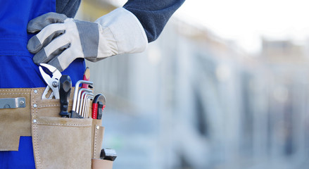 Handwerker, Arbeiter mit Werkzeug 