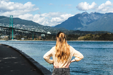 Fototapeta na wymiar Girl at Lions Gate Bridge in Vancouver, BC, Canada