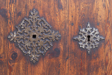 beautiful decorative door linings at the keyhole