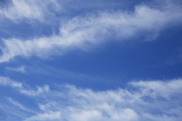 Obraz premium a beautiful blue sky with white clouds as background