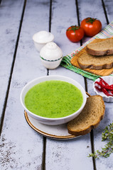 Green cream soup