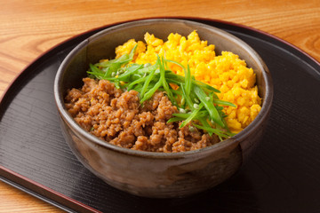 三色丼