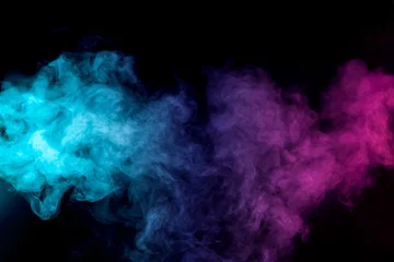 Fototapete Rauch Dichter mehrfarbiger Rauch in roten, violetten und rosa Farben auf schwarzem, isoliertem Hintergrund. Hintergrund des Rauches vape