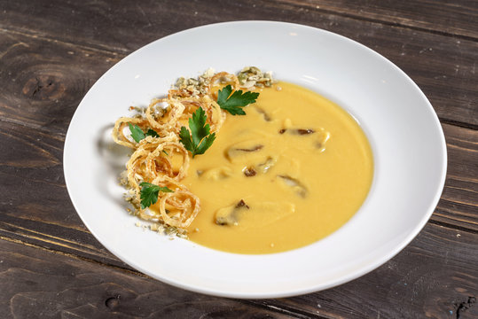 cream soup with fried onion