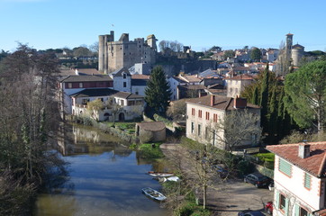 Fototapeta na wymiar Ville de Clisson avec son Château médiéval, Loire-Atlantique