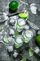 Vodka with pieces of lime and ice cubes.