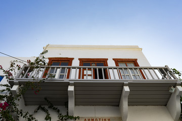 Balcone e finestre di casa greca