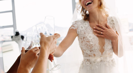 Bride with friends drinking champagne in bridal boutique © Jacob Lund