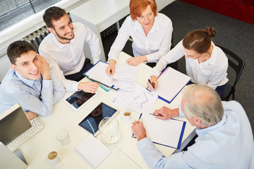 Fototapeta premium Business Team bei Zusammenarbeit im Meeting