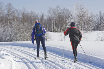 Skilangläufer in der Spur