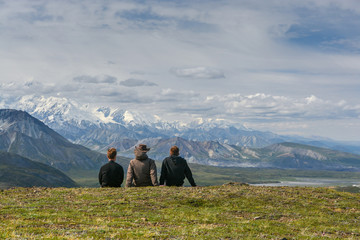 three personen enjoying the view in Denali National Park, Alaska