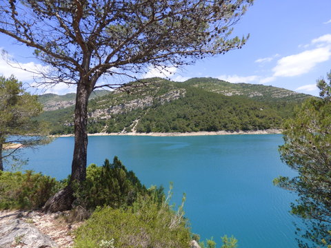 El embalse de Ulldecona,situado la Puebla de Benifasar (Castellón,España) ​ en las montañas de la Tenencia de Benifasar y los Puertos de Tortosa-Beceite