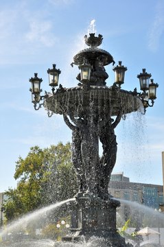 The fountain is a symbol of success and abundance./
The Bartholdi fountain is located near greenhouses of the Botanical garden.  